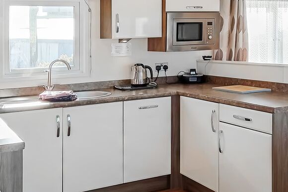 Capri Shore Deluxe - Looe Coastal Retreat, Looe