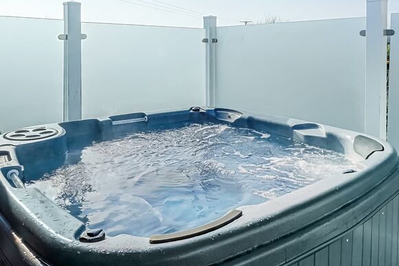 Capri Shore Deluxe - Looe Coastal Retreat, Looe