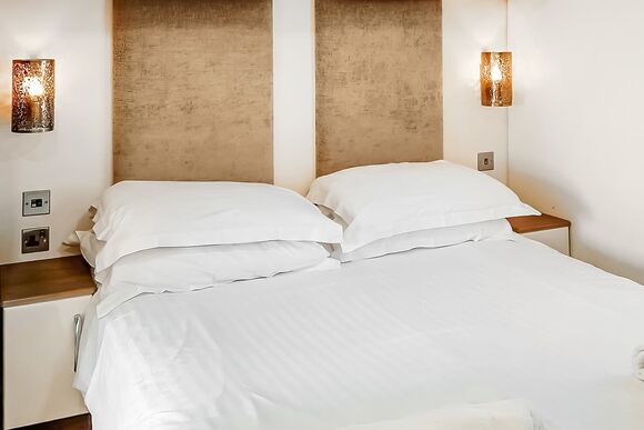 Capri Shore Deluxe - Looe Coastal Retreat, Looe