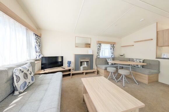 Silver 2 Bedroom Pet Friendly Caravan - Lowther Park, Eamont Bridge