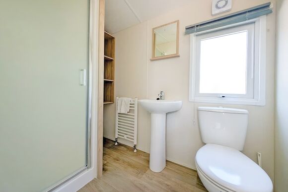 Silver 2 Bedroom Pet Friendly Caravan - Lowther Park, Eamont Bridge