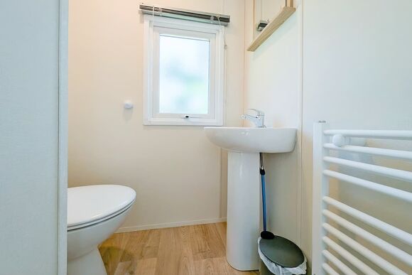 Silver 2 Bedroom Pet Friendly Caravan - Lowther Park, Eamont Bridge