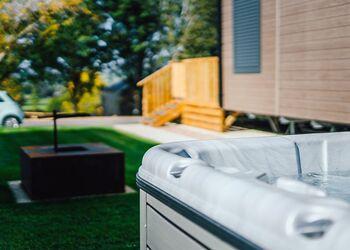 Hillside Cabin - Love2Stay Mid Wales, Newtown