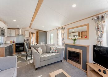 Woodland Lodge 2 - Love2Stay Mid Wales, Newtown