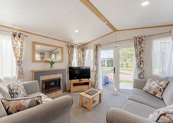 Woodland Lodge 2 - Love2Stay Mid Wales, Newtown