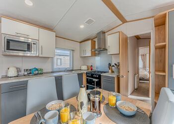 Woodland Lodge 2 - Love2Stay Mid Wales, Newtown