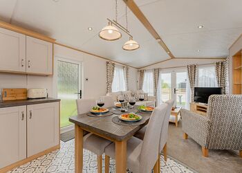 Woodland Lodge 3 - Love2Stay Mid Wales, Newtown