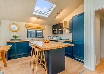 Wren&rsquo;s Nest 3 - Love2Stay Mid Wales, Newtown