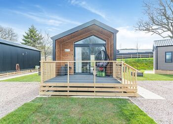 Black Barn Lodge 1 - Love2Stay Mid Wales, Newtown