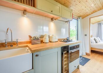 Shepherds Hut - Love2Stay Mid Wales, Newtown