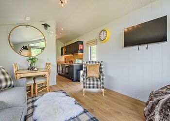 Black Barn Bunk - Love2Stay Mid Wales, Newtown