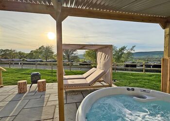 Retreat Lodge - Love2Stay Mid Wales, Newtown