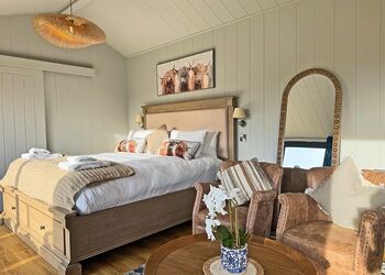 Retreat Lodge - Love2Stay Mid Wales, Newtown