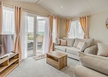 Woodland Lodge Platinum - Love2Stay Mid Wales, Newtown