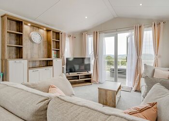 Woodland Lodge Platinum - Love2Stay Mid Wales, Newtown