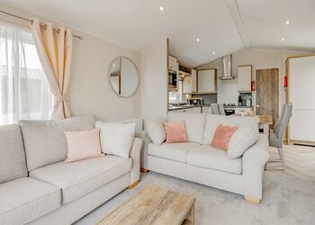 Woodland Lodge Platinum - Love2Stay Mid Wales, Newtown