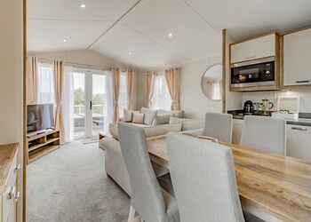 Woodland Lodge Platinum - Love2Stay Mid Wales, Newtown