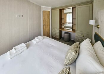 Primrose Platinum - Love2Stay Mid Wales, Newtown