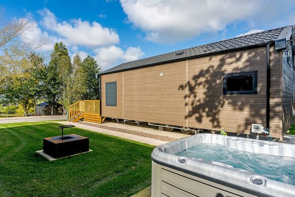 Hillside Cabin - Love2Stay Mid Wales, Newtown