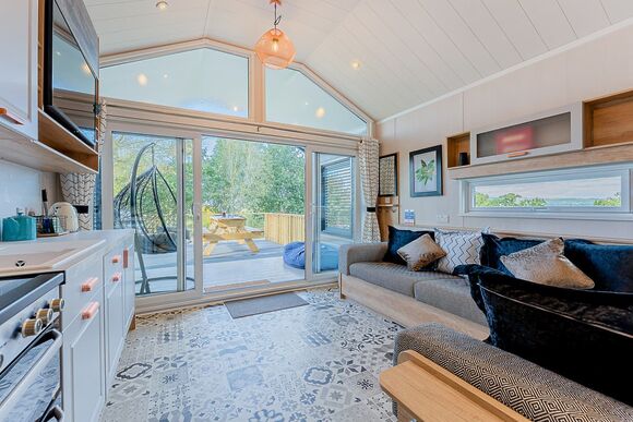 Hillside Cabin - Love2Stay Mid Wales, Newtown