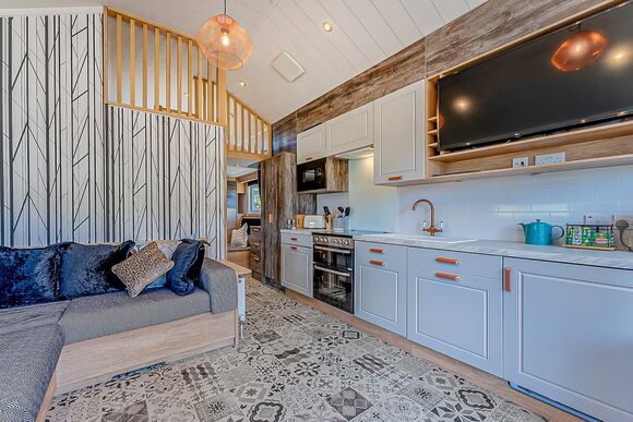 Hillside Cabin - Love2Stay Mid Wales, Newtown