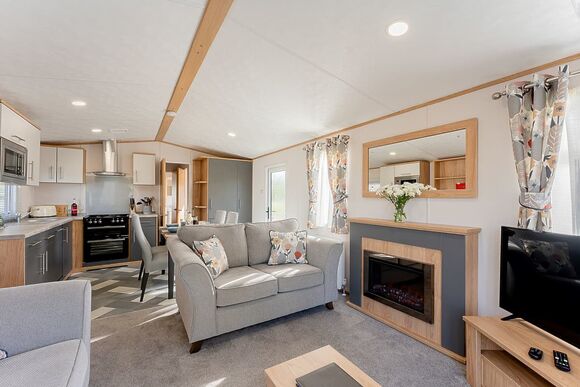 Woodland Lodge 2 - Love2Stay Mid Wales, Newtown