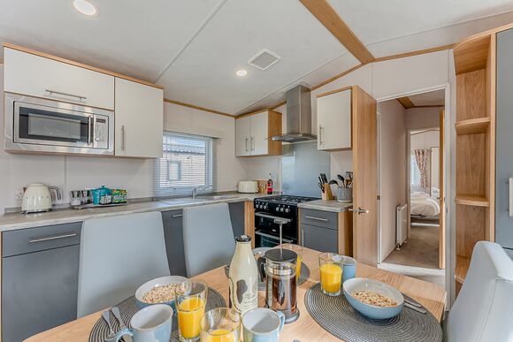 Woodland Lodge 2 - Love2Stay Mid Wales, Newtown