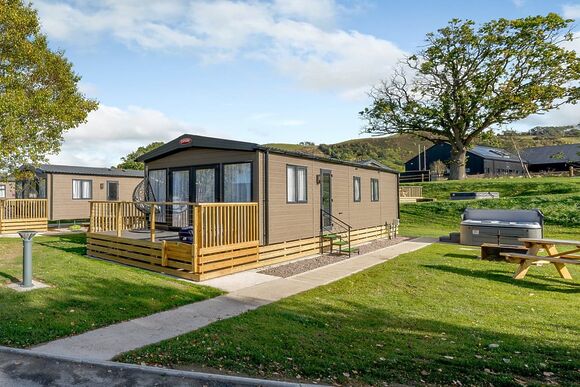 Woodland Lodge 3 - Love2Stay Mid Wales, Newtown