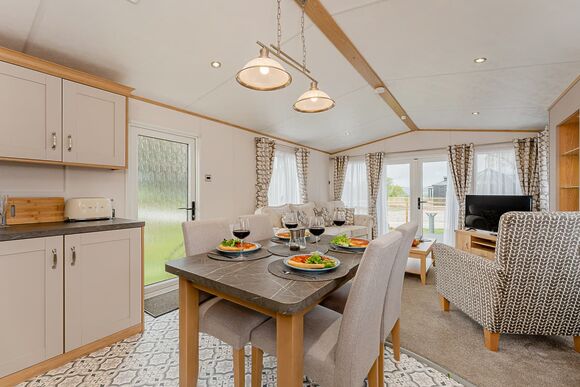 Woodland Lodge 3 - Love2Stay Mid Wales, Newtown