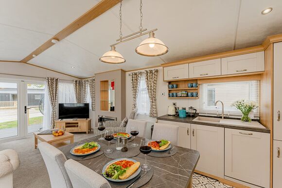 Woodland Lodge 3 - Love2Stay Mid Wales, Newtown