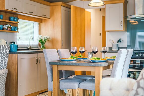 Woodland Lodge 3 - Love2Stay Mid Wales, Newtown