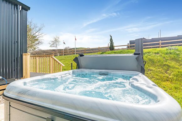 Black Barn Lodge 1 - Love2Stay Mid Wales, Newtown