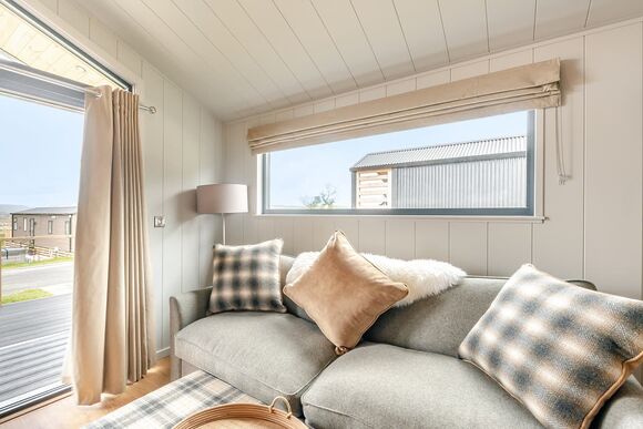 Black Barn Lodge 1 - Love2Stay Mid Wales, Newtown