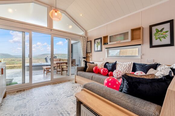 Hillside Cabin Platinum - Love2Stay Mid Wales, Newtown