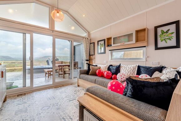 Hillside Cabin Platinum - Love2Stay Mid Wales, Newtown