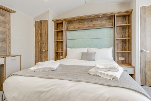 Woodland Lodge Platinum - Love2Stay Mid Wales, Newtown