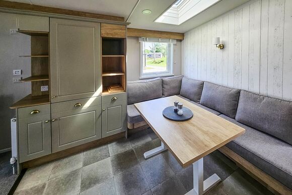 Primrose Platinum - Love2Stay Mid Wales, Newtown