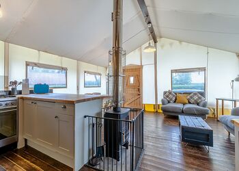 Safari Tent - Love2Stay Shrewsbury, Shrewsbury