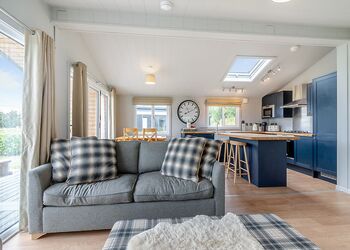 Wren&rsquo;s Nest Lodge - Love2Stay Shrewsbury, Shrewsbury