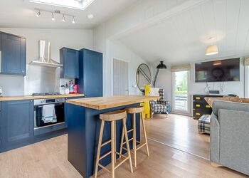 Wren&rsquo;s Nest Lodge - Love2Stay Shrewsbury, Shrewsbury