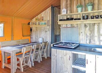 Safari Tent - Maesmawr Farm Resort, Caersws, Nr Newtown