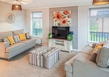 Premium Lodge 2 Pet - Maesmawr Farm Resort, Caersws, Nr Newtown