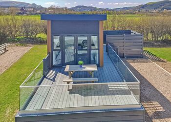 Studio Pod Pet - Maesmawr Farm Resort, Caersws, Nr Newtown