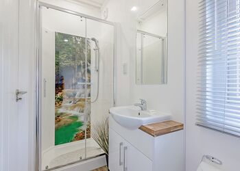 Studio Pod Pet - Maesmawr Farm Resort, Caersws, Nr Newtown