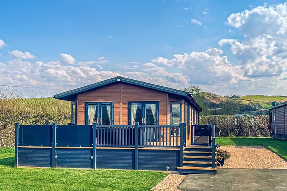 Premium Lodge 3 - Maesmawr Farm Resort, Caersws, Nr Newtown