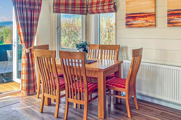 Premium Lodge 3 - Maesmawr Farm Resort, Caersws, Nr Newtown