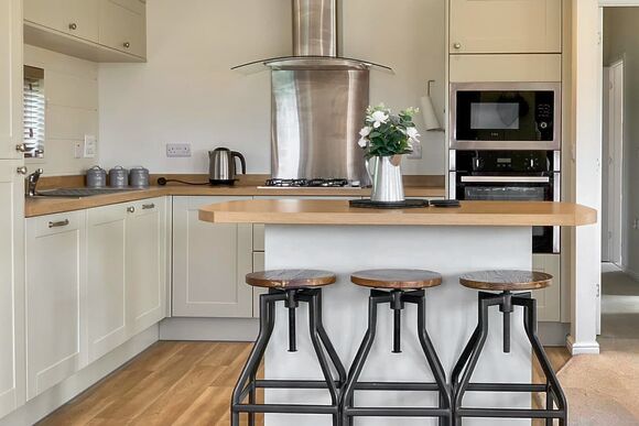 Premium Lodge 3 - Maesmawr Farm Resort, Caersws, Nr Newtown