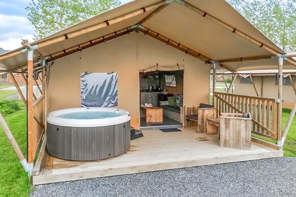 Safari Tent - Maesmawr Farm Resort, Caersws, Nr Newtown