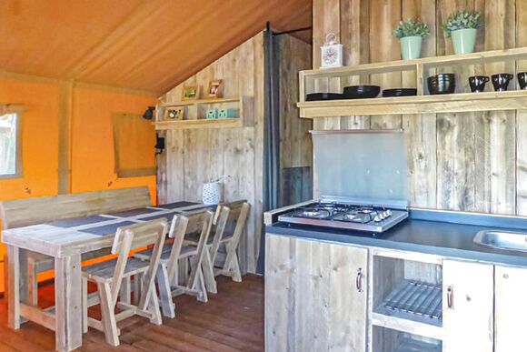 Safari Tent - Maesmawr Farm Resort, Caersws, Nr Newtown