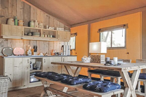 Safari Tent - Maesmawr Farm Resort, Caersws, Nr Newtown